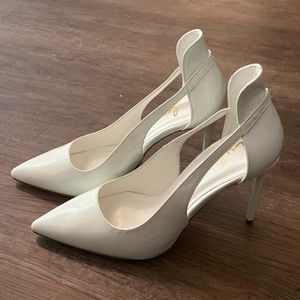 NWOT Lulus white heels